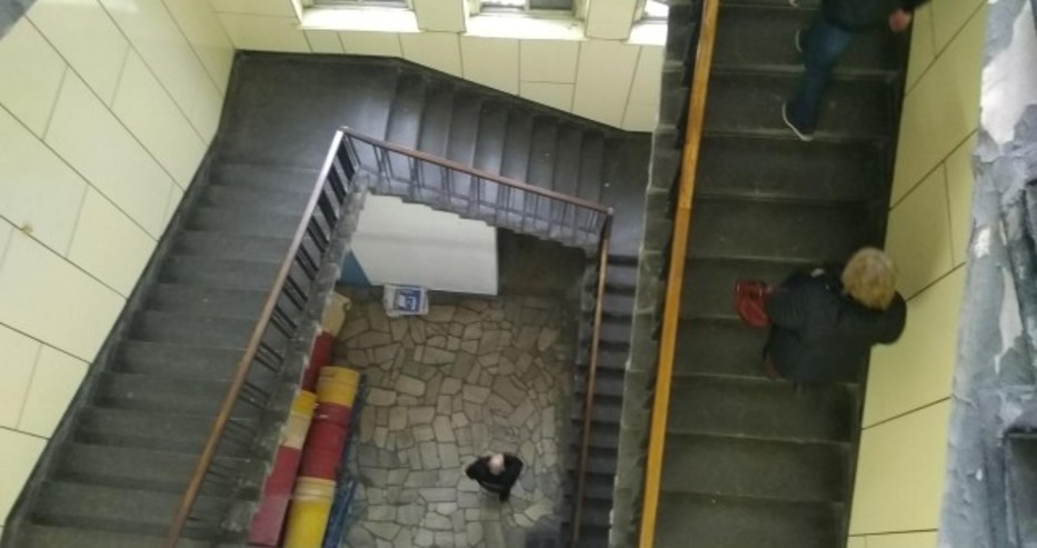 Агенцията за закрила на детето се самосезира за падналото от стълбите във варненска болница момченце