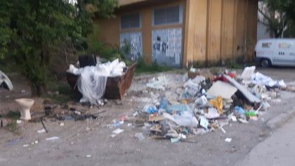 Малък вулкан от боклук изригна в Западен