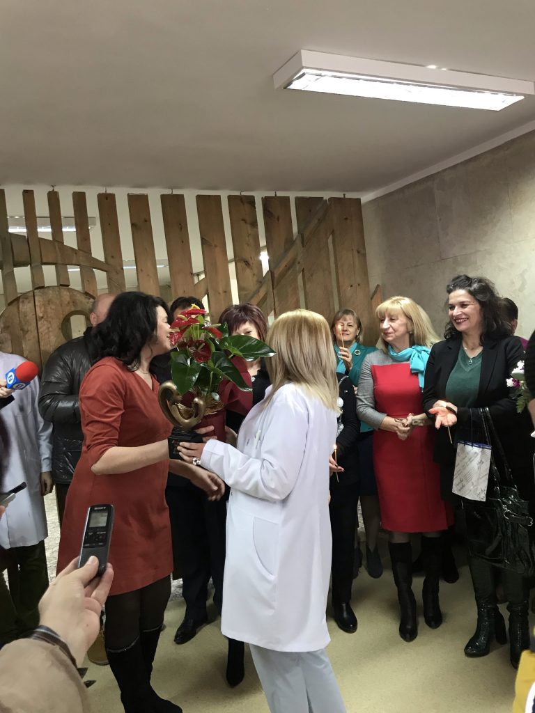 Велико Търново: Албена Василева получи приза за акушерка за 2018 година