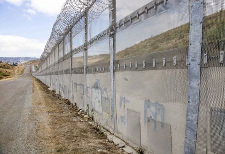 САЩ разполагат още хиляди военни на границата с Мексико