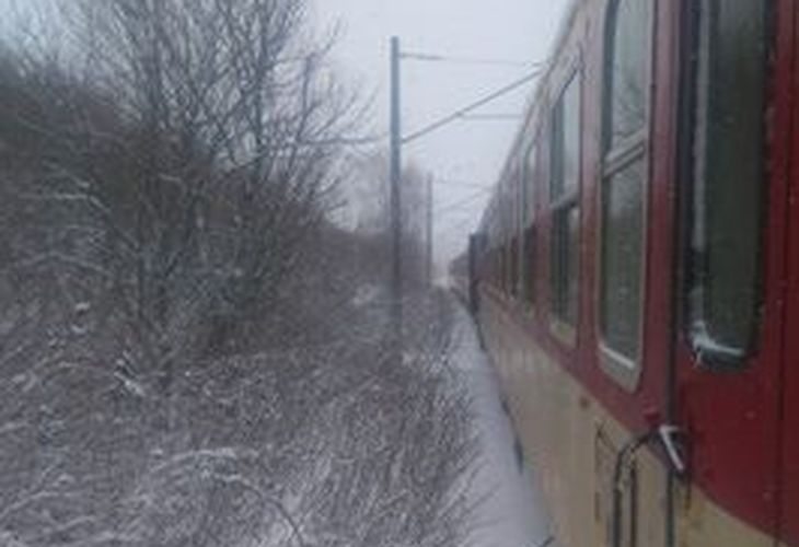 Влак се развали на Люляково! Хората стоят над два часа в студения влак
