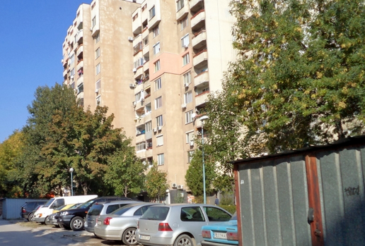 Задигнаха два бона от жилище в Пловдив през деня