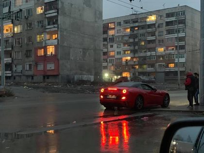 И това видяхме! Ферари въртя "гевреци" в азиатската част на Столипиново!