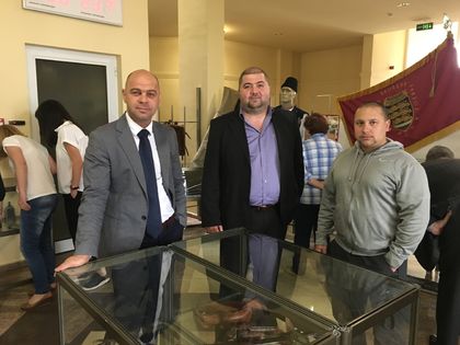 Изложба за 140 години от Априлското въстание откриха в кметството в „Тракия”