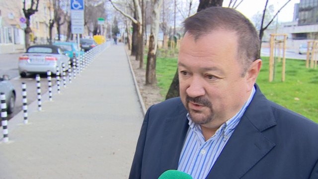 Държавен служител 6 г. взима пари без да работи, уволняват го 4 пъти