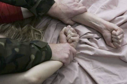 Шок край Симитли! Диян легна върху 55-годишната си майка и извърши нещо много гнусно