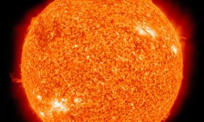 Слънчева буря ще засегне утре Земята