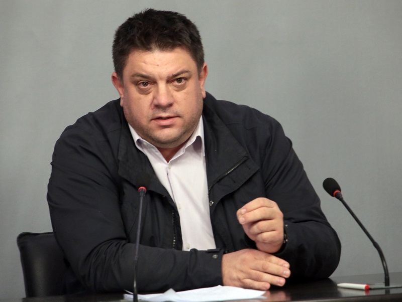 Атанас Зафиров, БСП: Вместо да подаде оставка заради скандала със самолетите, Каракачанов влиза в обяснения