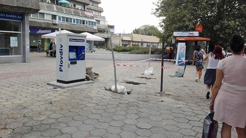 Автобусна спирка в Пловдив изчезна? (СНИМКИ)