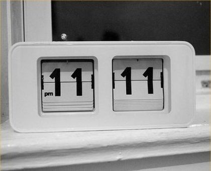 Часовникът ви показва 11:11 или 22:22- ето посланията на тези магични моменти