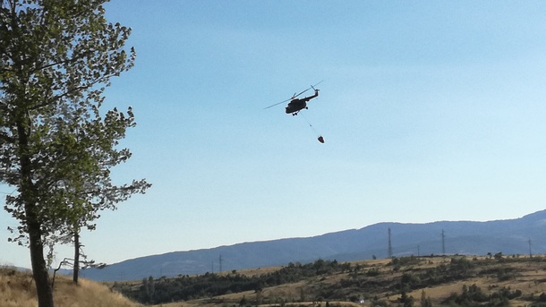 Вертолети потушават и днес пожара при Кресненското дефиле