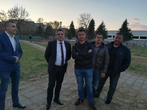 Пловдив. Жителите на „Кършияка“, които се борят да запазят от застрояване парк в квартала, поискаха съдействие от зам.-министър Николай Нанков