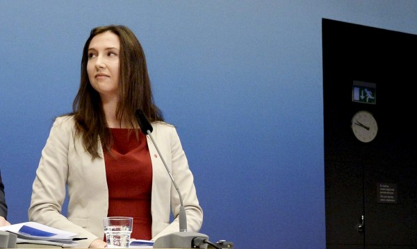 Шведска министърка хвърли оставка, карала с 0,2 промила