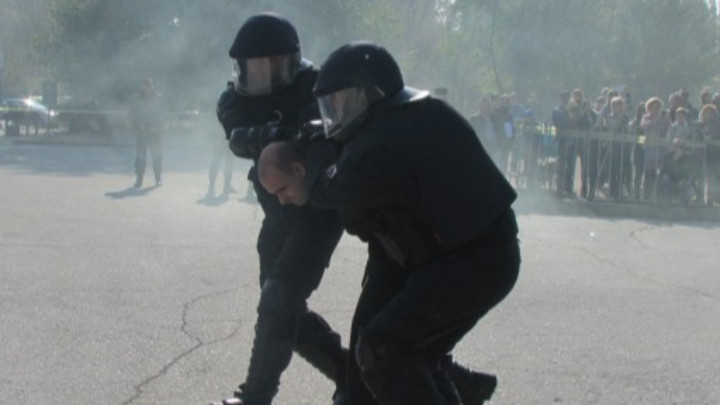 Полицаи демонстрират умения