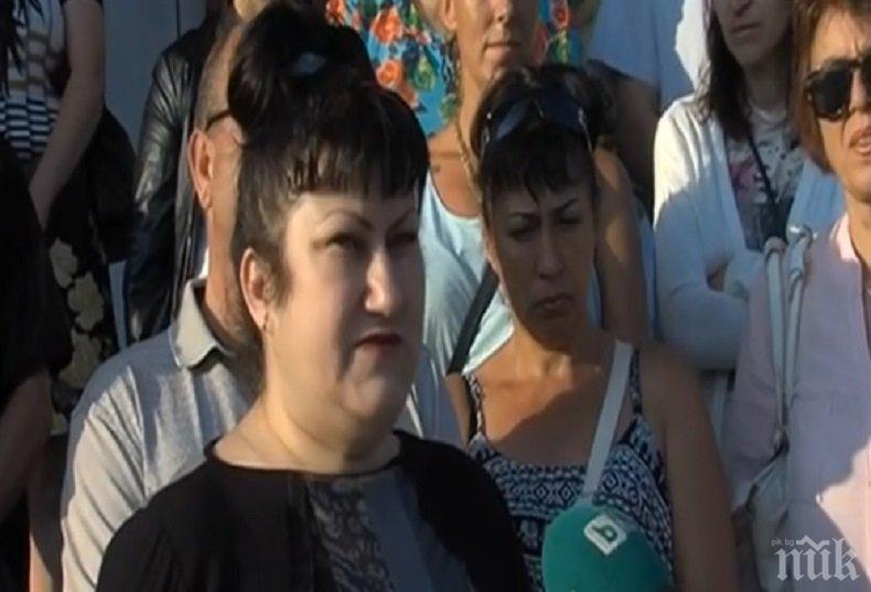 СКАНДАЛ! Родители защитават директорката, отказала да приеме ромчета в училище
