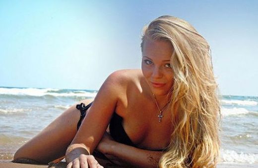 Това е най-красивата дилърка на наркотици, която сте виждали (СНИМКИ 18+)