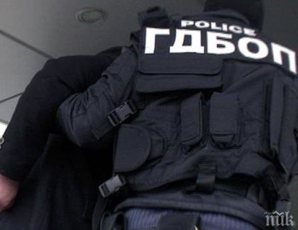 Спецакция в Банско! Арести в стриптийз бар в курортното градче