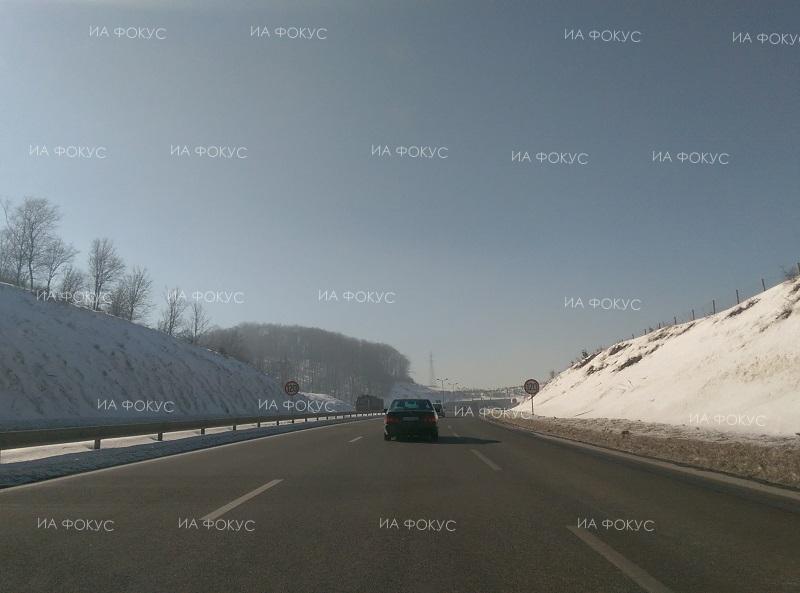 Варна: Пътищата в областта са проходими при зимни условия, автомагистрала „Хемус“ е обработена със смеси срещу заледяване