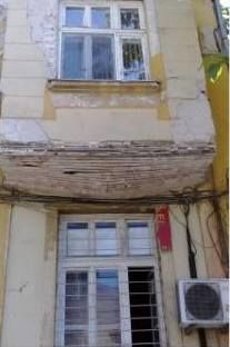 ВНИМАНИЕ! Стара къща в Пловдив заплашва да рухне всеки момент (СНИМКИ)