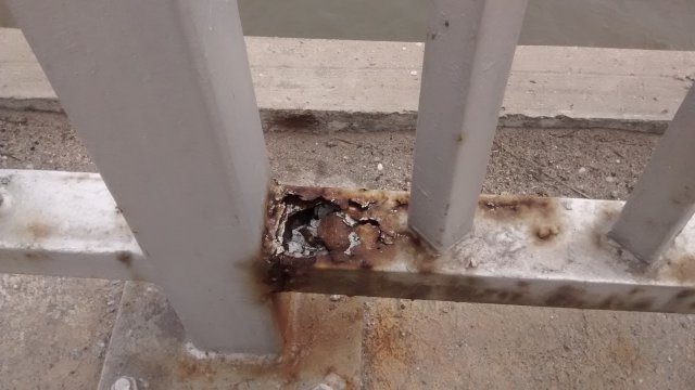 На моста до панаира - леко с парапета, да не паднеш в Марица