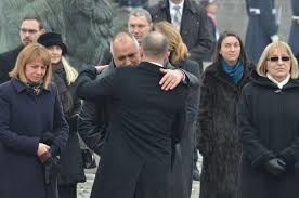 Какво сочи полетът към Сочи на Румен Радев, пощенския гълъб на Бойко Борисов
