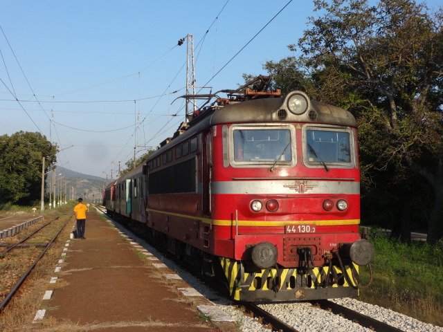 Младо момиче се хвърли под влак до Пловдив, оцеля като по чудо