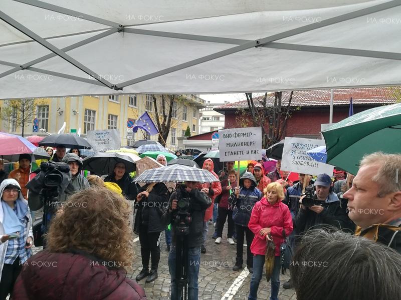 София: Десетки биопроизводители протестират пред Министерството на земеделието