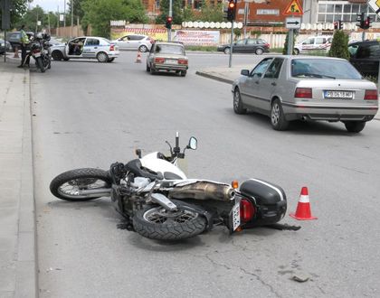 Газят полицаи като пилци по шосетата
