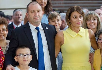 Снимки от младините на Деси Радева предизвикаха истински фурор, заради визията й