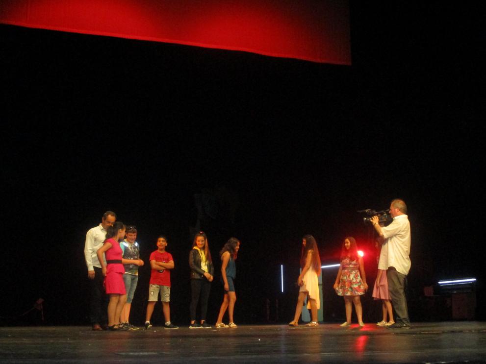 Младежи ще участват в спектакъла на операта „Трубадур“ на стадиона (СНИМКИ)