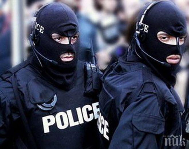 ИЗВЪНРЕДНО: Зрелищен арест в Бургас, качулки щурмуваха жилище заради дрога