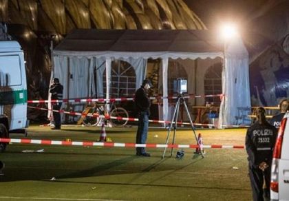 Пак ужас с бежанци в Берлин: Млад баща кла с нож изнасилвач на 8-годишната му дъщеря, полицията го застреля