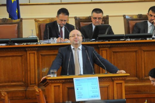 Мощен скандал взриви парламента!