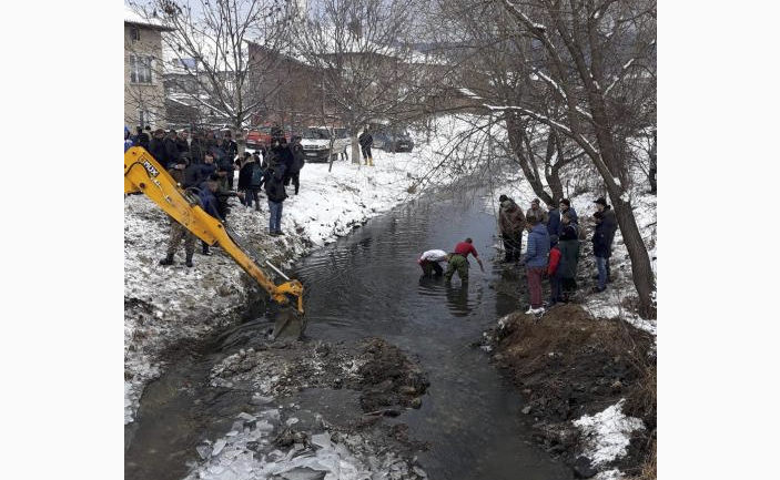 Още търсят кръста в река Мътница в Костандово!