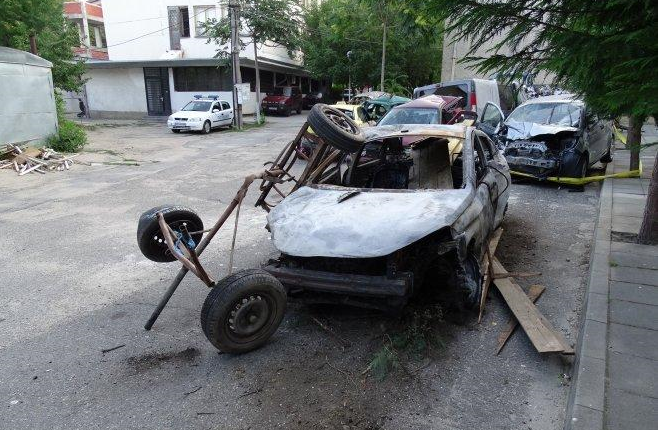 Лада помля каруца с роми на "Пътя на смъртта" Е-79, изгоря