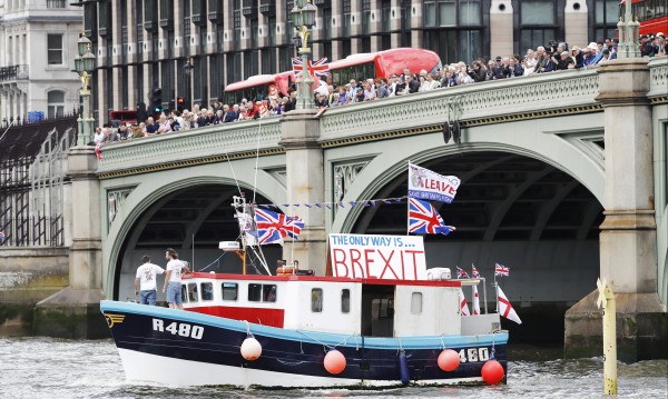 Страхува ли се или злорадства Русия от перспективата за Brexit?