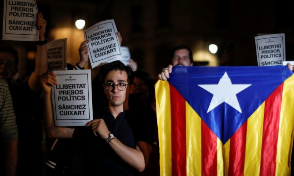 Арестуваха двама каталунски сепаратистки лидери