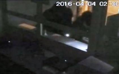 Крадци задигнаха шкаф с пари само за минута в Пловдив (ВИДЕО)