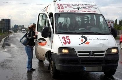 Пловдивските маршрутки: Разбити, лудо каране и… веднъж на 90 минути