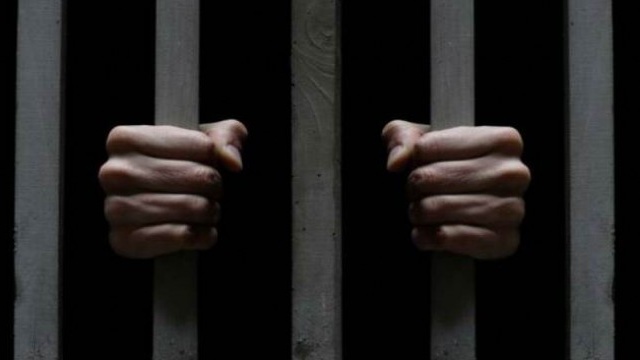 Оставиха за постоянно в ареста пастрока, убил с юмруци бебето на жена си
