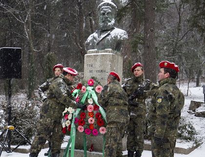 Стара Загора: Жителите на града почетоха паметта на Христо Ботев