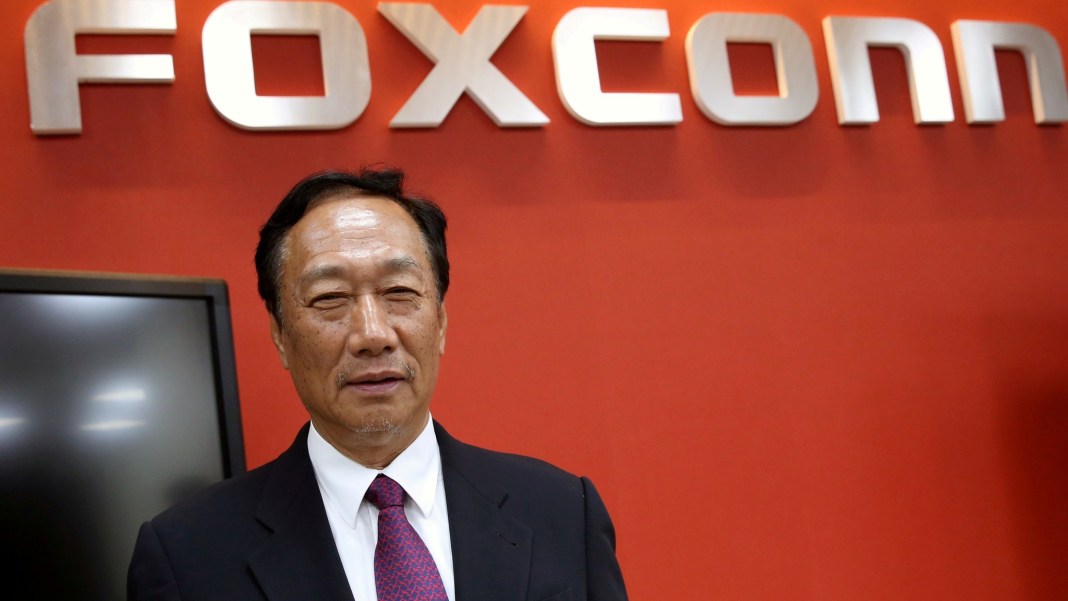Основателят на Foxconn поиска Apple да премести производството си от Китай в Тайван
