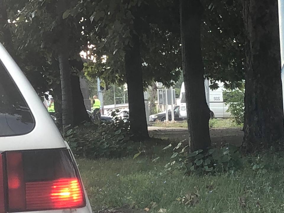 СНИМКИ: Старец се бори за живота си след катастрофа на Кукленско в Пловдив! Движението блокирано и в двете посоки
