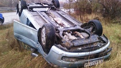 Пиян пловдивчанин се заби в мантинела и обърна колата по таван