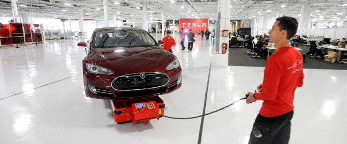 Илън Мъск: миналата година изхарчих по Tesla повече, отколкото спечелих