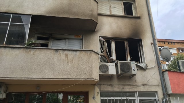 Спасиха жена от горящия й апартамент в центъра на Пловдив
