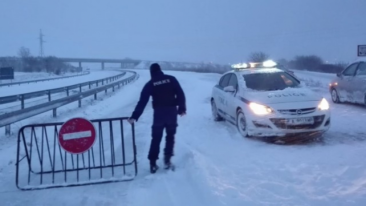 Извънредно: Зверско верижно меле на магистрала "Хемус"! (СНИМКИ)