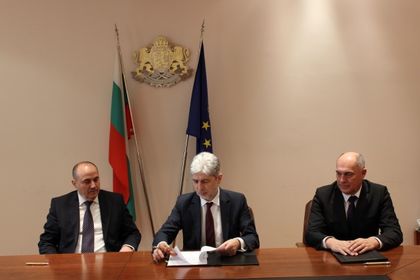 Министър Нено Димов подписа договори с общините Габрово, Гълъбово и Свиленград за укрепване на язовири по ОП „Околна среда 2014-2020 г.“