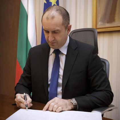 Президентът Румен Радев изрази съболезнования на своя македонски колега Георге Иванов по повод жертвите при тежката автобусна катастрофа по пътя Скопие-Тетово