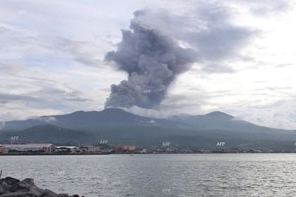 AFP: Цунамито, предизвикано от вулканично изригване е нанесло големи щети в Зондския пролив в Индонезия